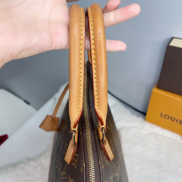 Louis Vuitton Alma Gm monogram Handbag - Picture 15 of 16